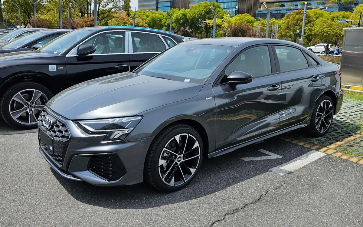 Audi A3L — удлинённый седан для китайского рынка; версия 35TFSI с мотором 1.4T выдаёт 150 л.с.. Фото: Navigator84, CC BY-SA 4.0, Wikimedia Commons