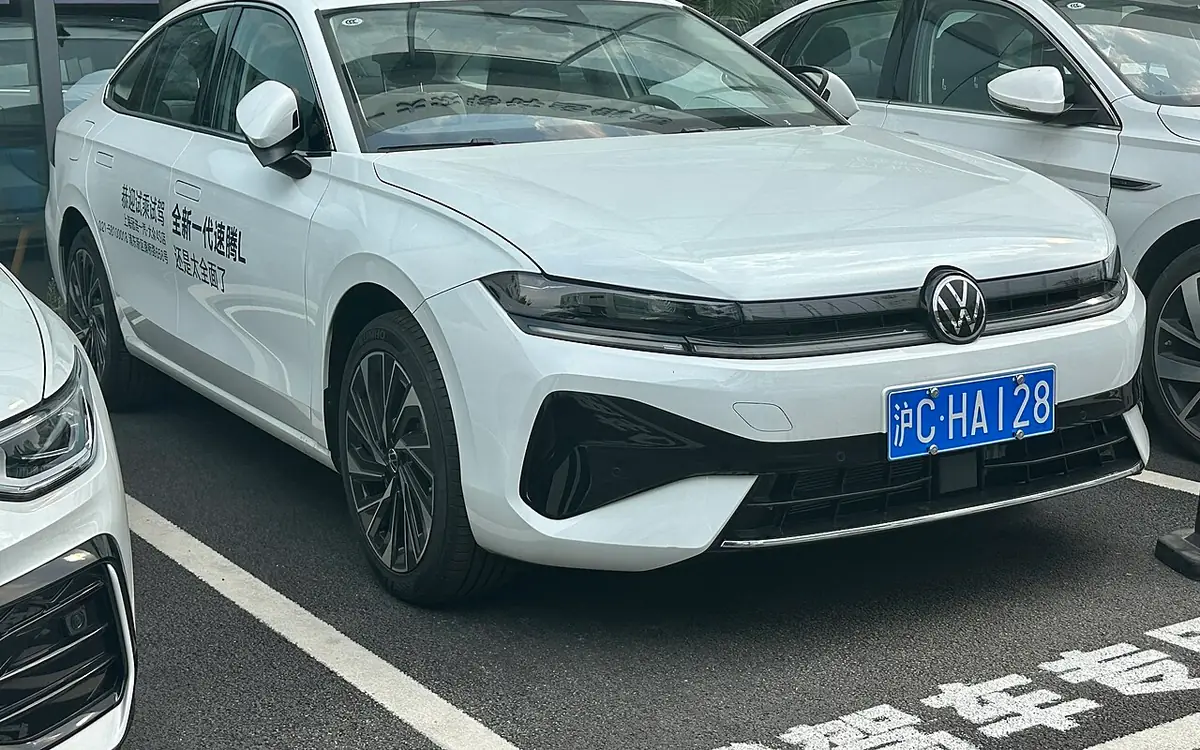 Volkswagen Sagitar — пример машины совместного предприятия, которая продаётся только в Китае. Фото: JustAnotherCarDesigner, CC0, Wikimedia Commons